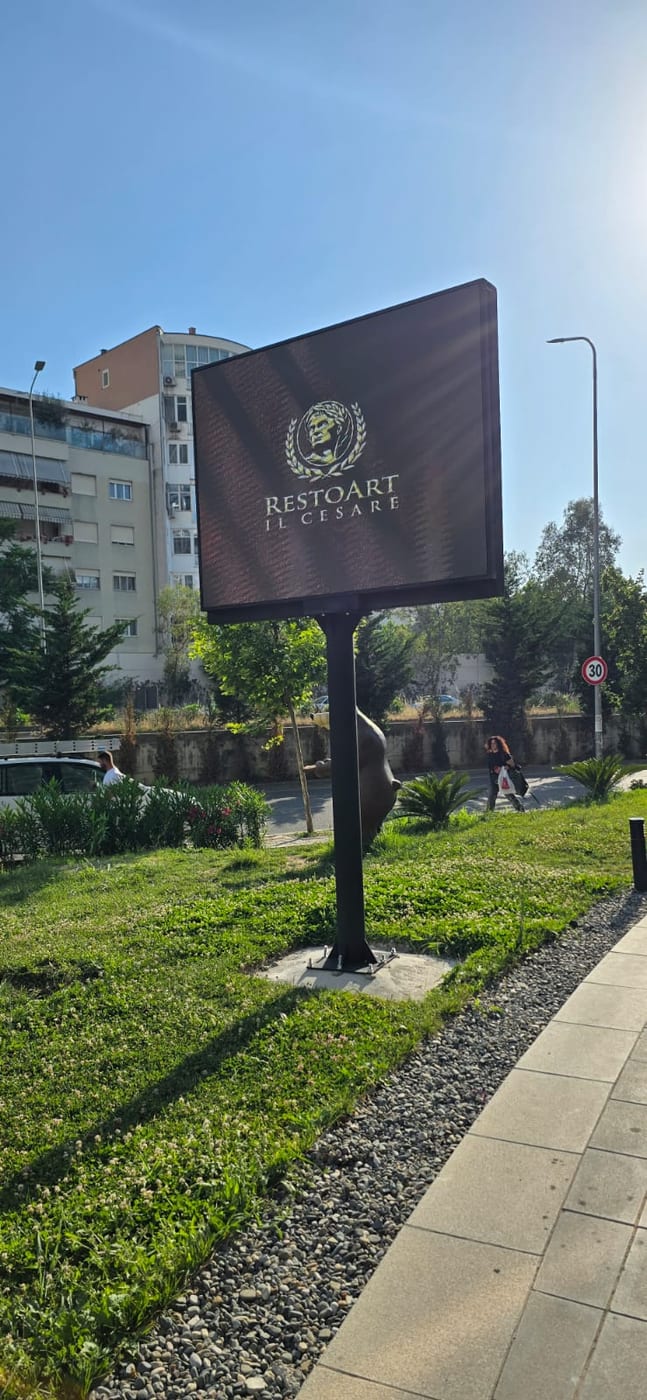 Ekran LED për restorant në rrugë